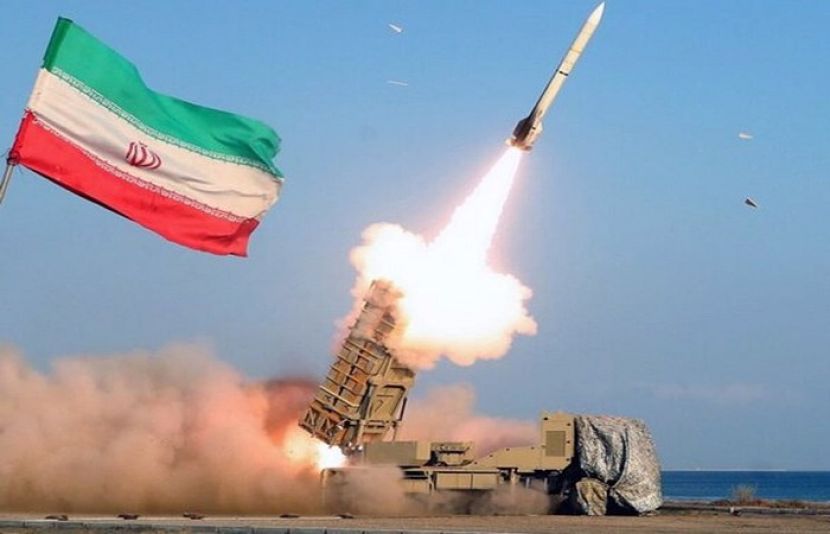 ایران نے امریکا کے حالیہ حملوں کے جواب میں کویت اور بحرین میں موجود امریکی فوجی اڈوں پر مشترکہ میزائل اور ڈرون حملے کیے ہیں