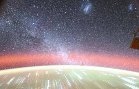 تین کہکشائیں ایک فریم میں، خلاء سے نادر منظر۔  