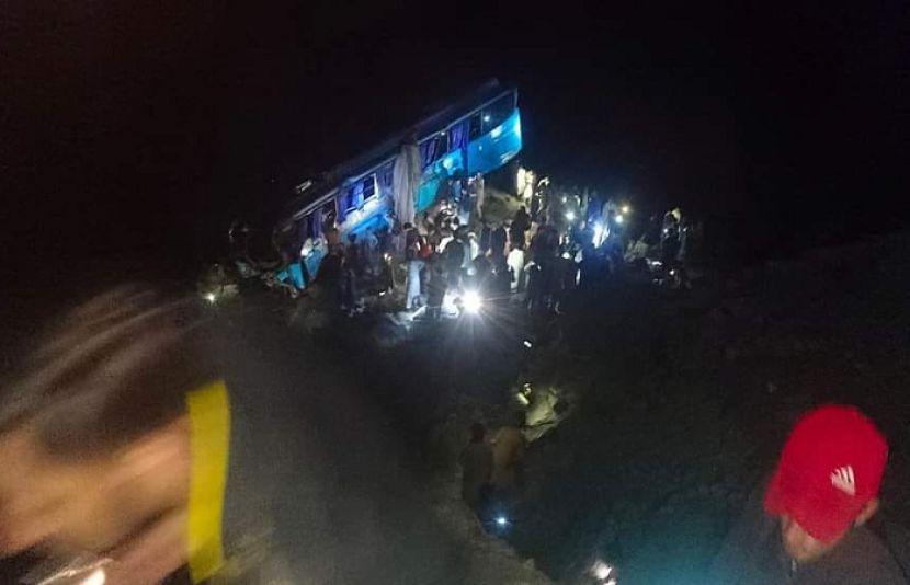 شتیال کے مقام پر مسافر بس کھائی میں جاگری جس کے نتیجے میں 4 افراد جاں بحق اور متعدد زخمی ہوگئے