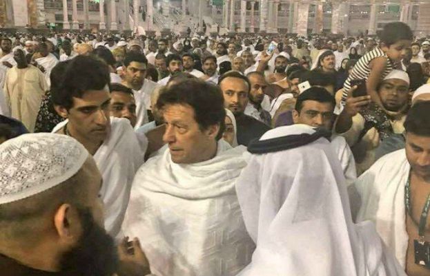 عمران خان نے عمرہ ادا کرلیا، بیت اللہ کے اندر نوافل ادا کیئے