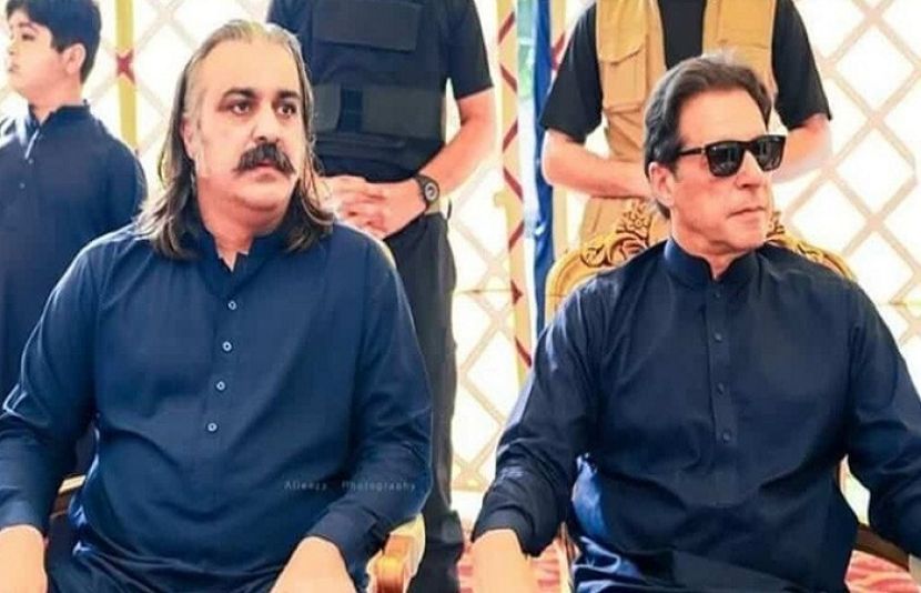 عمران خان اور وزیر اعلیٰ خیبر پختونخوا علی امین گنڈا پور