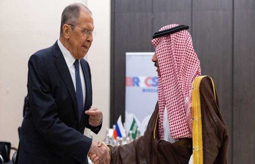 روسی وزیر خارجہ سرگئی لاوروف اور سعودی ہم منصب فیصل بن فرحان