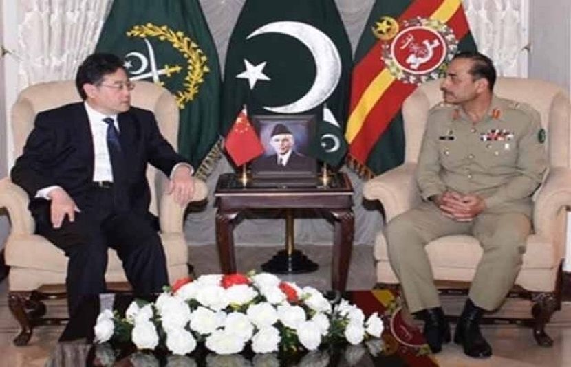 آرمی چیف جنرل سید عاصم منیر سے چینی اسٹیٹ کونسلر اور وزیر خارجہ چن کنگ ملاقات کر رہے ہیں
