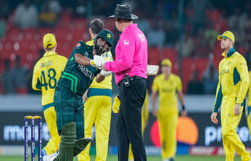 شیڈول کے مطابق پاکستان اور آسٹریلیا کے درمیان پہلا ون ڈے میچ 4 نومبر کو میلبرن میں ہوگا۔