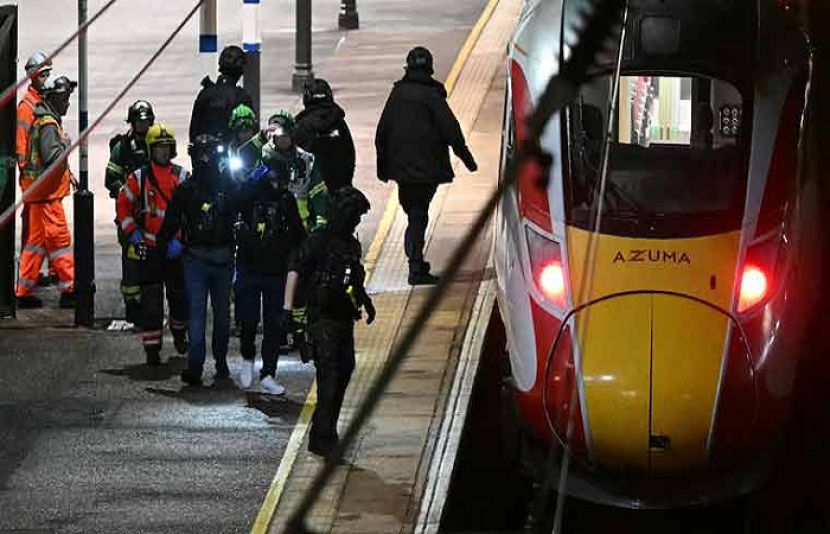 برطانیہ کے علاقے کیمبرج شائر میں ٹرین میں تیز دھار آلے سے کیے گئے حملے کے نتیجے میں 10 مسافر زخمی ہو گئے