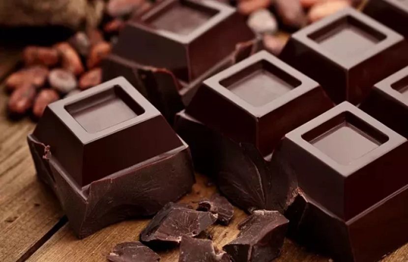 ڈارک چاکلیٹ کھانے سے بلڈ پریشر بہتر ہوسکتا ہے، تحقیق