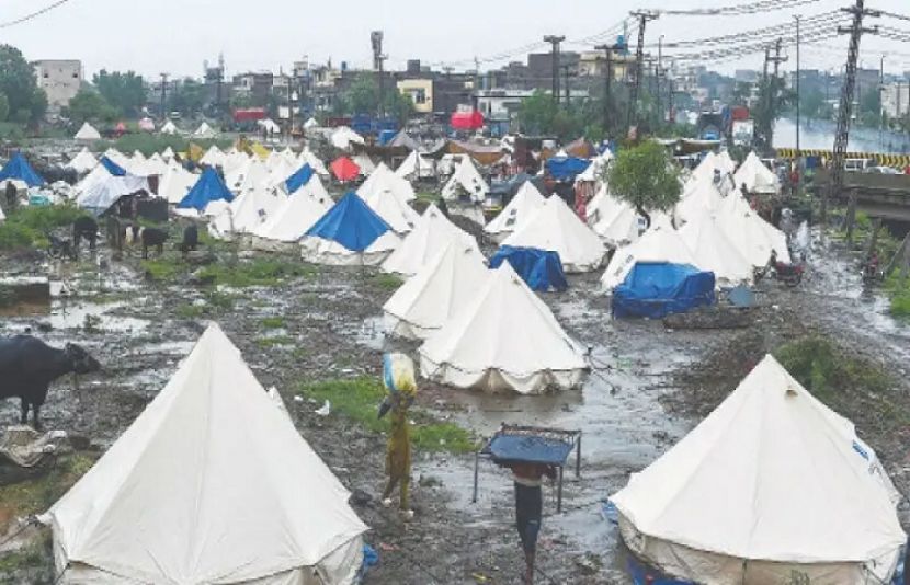 دریائے راوی کے اطراف کی بستیوں میں واقع سرکاری اسکولوں کو سیلاب زدہ خاندانوں کے لیے عارضی پناہ گاہوں میں تبدیل کر دیا گیا