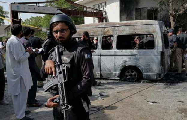 کراچی: غیر ملکیوں کی گاڑی پر ہونے والے خودکش دھماکے میں دو دہشتگرد ہلاک