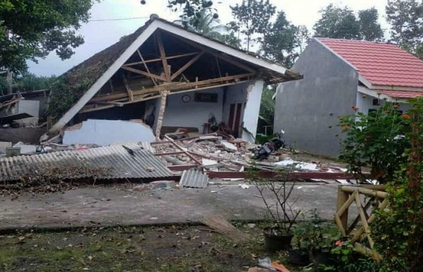 انڈویشیا میں 6.1 شدت کا زلزلہ، بڑے پیمانے پر عمارتیں زمیں بوس ہو گئی 