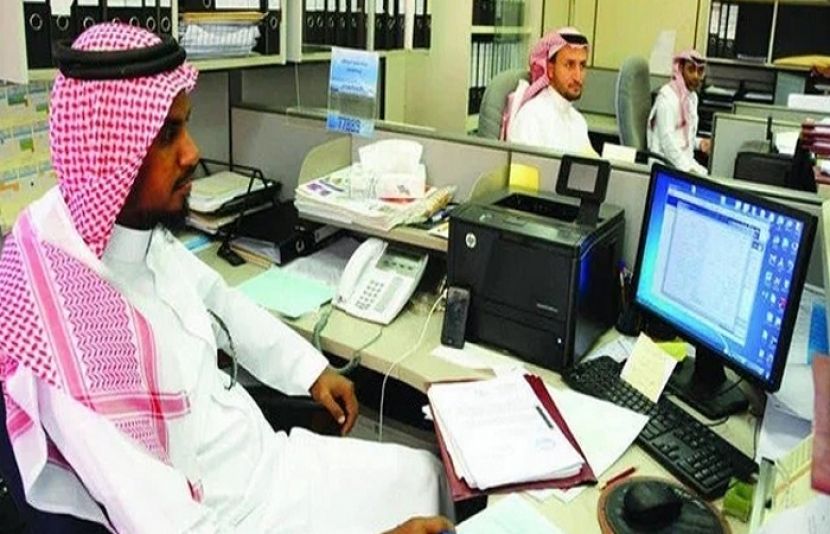 سعودی حکام نے نجی اداروں کے ملازمین کو دفاتر سے کام کرنے کی اجازت دے دی