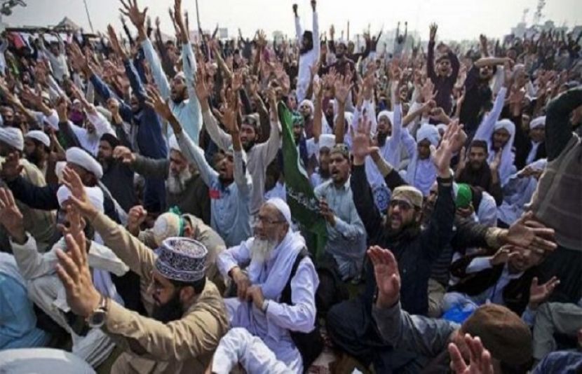  فیض آباد انٹرچینج پر الیکشن ایکٹ میں ترمیم کے خلاف جاری مذہبی و سیاسی جماعت کا دھرنا