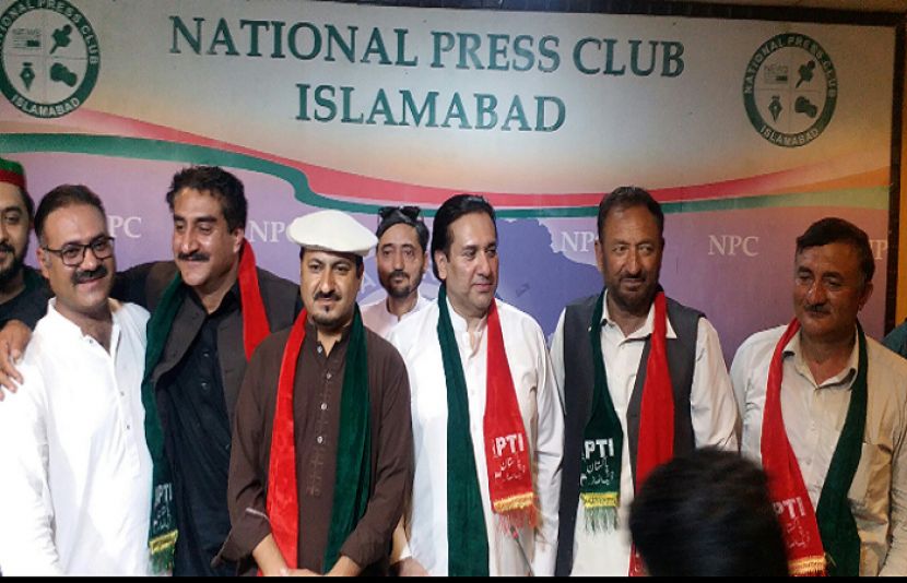 تحریک انصاف گلگت بلتستان نے مسلم لیگ ن، پیپلز پارٹی کی  اہم وکٹیں گرا دیں