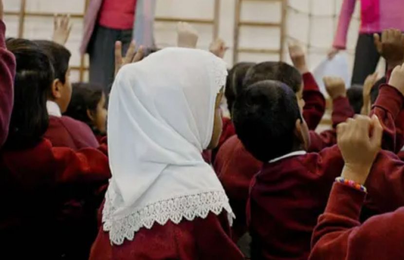 آسٹریا نے 14 سال سے کم عمر طالبات کے اسکولوں میں حجاب پہننے پر پابندی عائد کر دی ہے