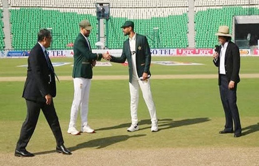 قومی ٹیم کے کپتان شان مسعود نے ٹاس جیت کر پہلے بیٹنگ کرنے کا فیصلہ کیا