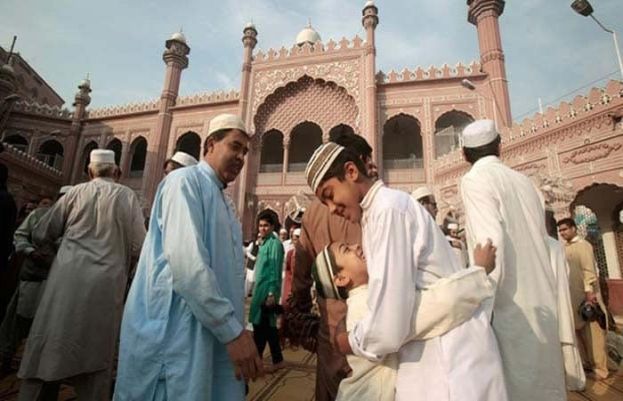 وفاقی حکومت نے عید الاضحیٰ کی تعطلات میں مزید ایک دن کا اضافہ کرتے ہوئے چار دن کی چھٹی دینے کا فیصلہ کرلیا۔