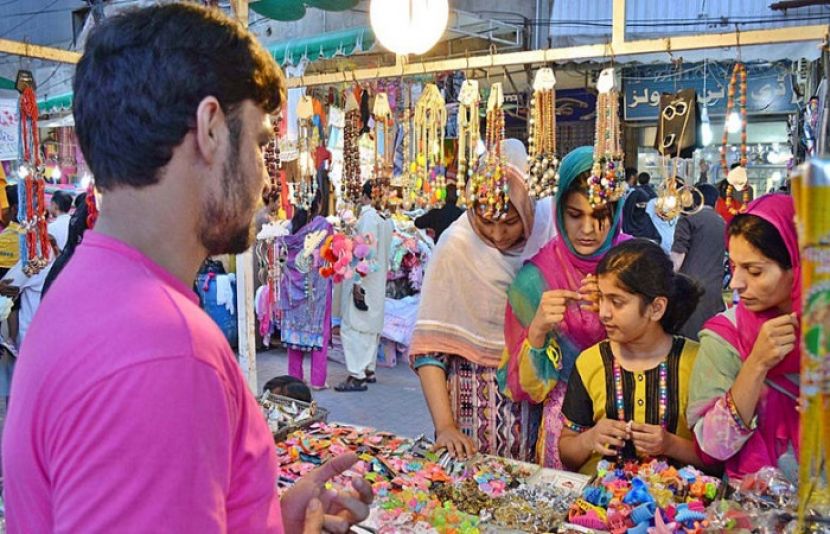 کراچی کے چھوٹے تاجروں کے عید میں فروخت کے سیزن کو بری طرح متاثر کیا۔