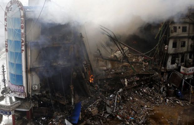 ایم اے جناح روڈ پر واقع گل پلازہ شاپنگ مال میں ہفتے کی رات لگنے والی آگ پر بالآخر قابو پالیا گیا