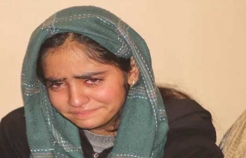 بھارتی فوج کے ہاتھوں شہید کشمیری کی بیٹی کی ویڈیو نے سب کو رلا دیا 