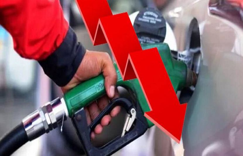 حکومت نے پٹرولیم مصنوعات کی قیمتوں میں کمی کا اعلان کر دیا ہے
