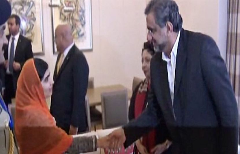 نوبل انعام یافتہ ملالہ یوسف زئی کی وزیراعظم شاہد خاقان سے نیویارک میں ملاقات 