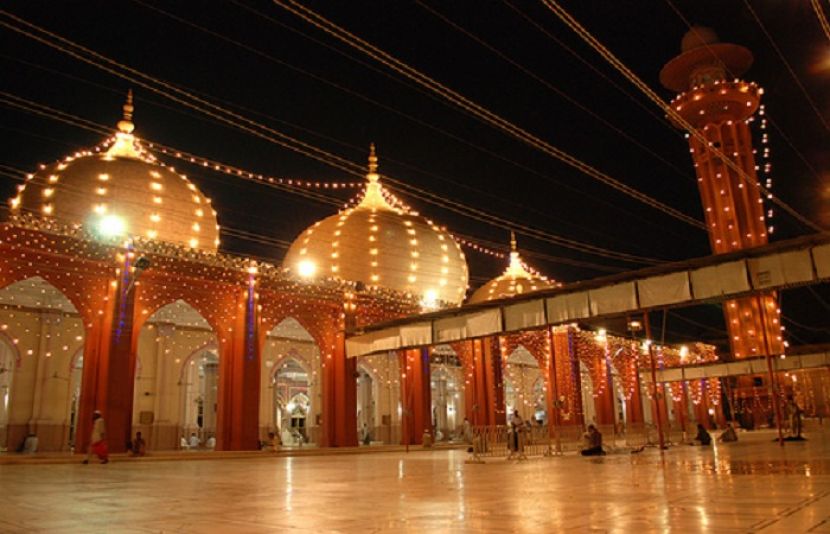 ملک بھر میں آج شبِ برات عقیدت واحترام کے ساتھ منائی جائے گی