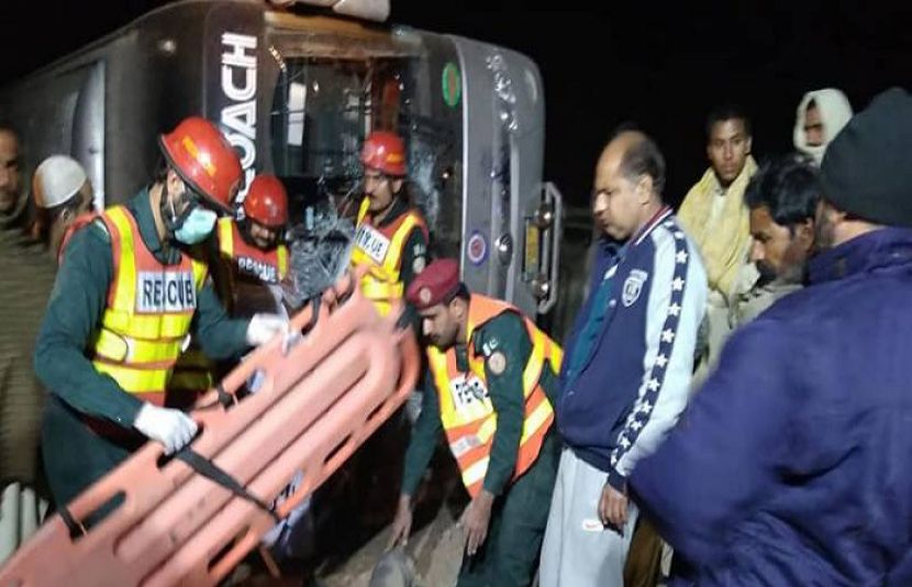 راجن پور میں تیز رفتار بسوں میں تصادم، 8 افراد جاں بحق