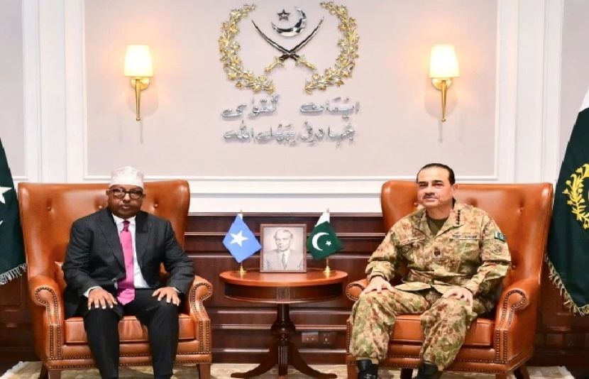 آرمی چیف اور چیف آف ڈیفنس فورسز فیلڈ مارشل سید عاصم منیر سے صومالیہ کے وزیر دفاع سفیر احمد معلم فقی کی قیادت میں اعلیٰ سطح وفد نے جنرل ہیڈ کوارٹرز میں ملاقات کی
