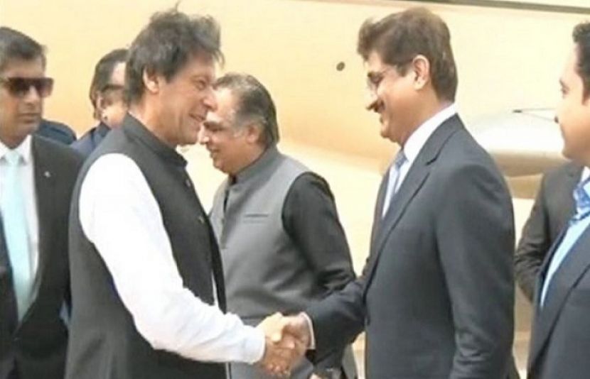 وزیراعظم عمران خان ایک روزہ دورے پر کراچی پہنچ گئے ہیں