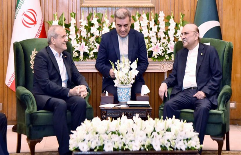 صدر مملکت سے ایرانی صدر مسعود پزشکیان کی ملاقات، دوطرفہ تعلقات مضبوط کرنے کا عزم