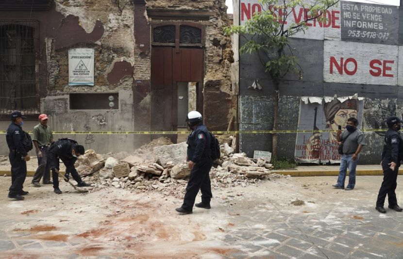 میکسیکو میں 7.6 شدت کا زلزلہ، کئی عمارتیں منہدم