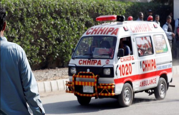 6 افراد کے گرنے کا واقعہ سائٹ ایریا میں نورس چورنگی کے قریب پیش آیا۔