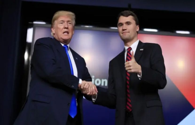 صدر ڈونلڈ ٹرمپ کے قریبی ساتھی چارلی کرک کو فائرنگ کرکے قتل کردیا گیا