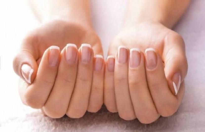 ناخنوں کے مسائل اکثر افراد کو پریشان کردیتے ہیں مگر ناخنوں کا ایک مسئلہ ایسا ہے جس پر لوگ زیادہ دھیان نہیں دیتے اور وہ ہے ناخن بھربھرے یا چھلکے جیسے ہوجانا 