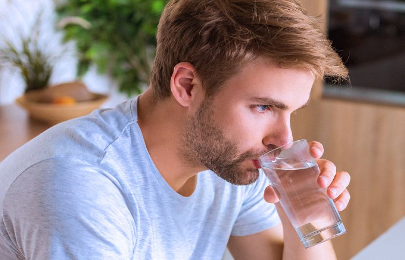 کیا آپ پانی زیادہ پینے کے یہ حیران کن فوائد جانتے ہیں؟