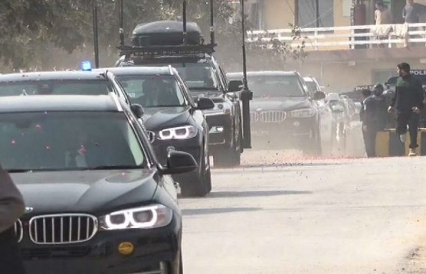 وفاقی حکومت کا وزیراعظم ہاؤس کی اضافی گاڑیاں فوری نیلام کرنے کا فیصلہ
