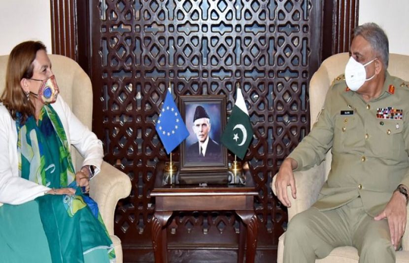 آرمی چیف سے پاکستان میں یورپی یونین کی سفیر اینڈرولا کامینارا کی ملاقات