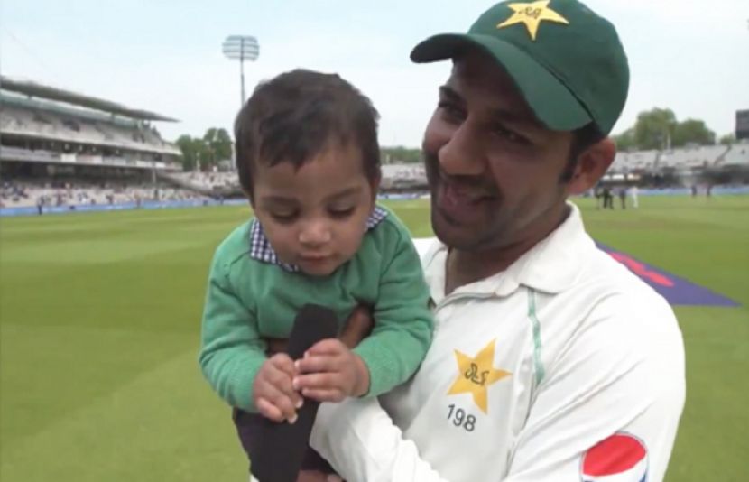 پاکستان کرکٹ ٹیم کے کپتان سرفراز احمد اور انکا بیٹا عبداللہ