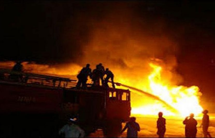 کراچی: اورنگی ٹاؤن کی لکڑی مارکیٹ میں آتشزدگی