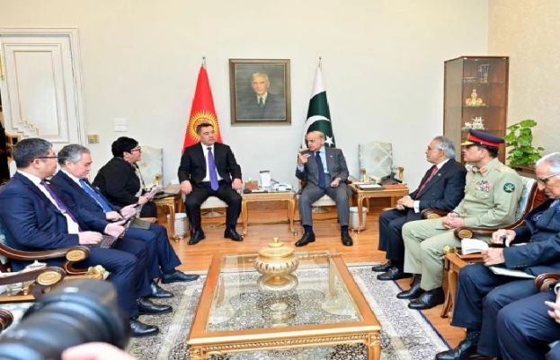 وزیراعظم محمد شہباز شریف اور کرغزستان کے صدر صادر ژاپاروف کی وفود کی سطح پر ملاقات ہو رہی ہے