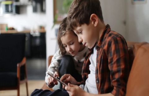 کم عمر بچوں کے سوشل میڈیا استعمال پر پابندی عائد