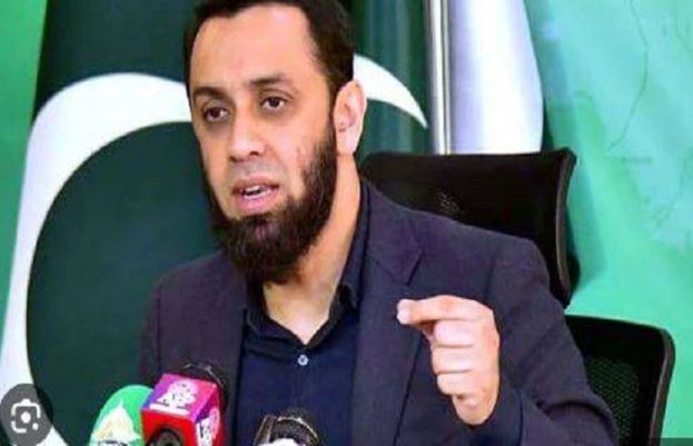 وفاقی وزیر اطلاعات عطا تارڑ نے کہا ہے کہ بانی پی ٹی آئی کو جیل میں کسی بھی قسم کی ملاقات کی اجازت نہیں دی جائے گی