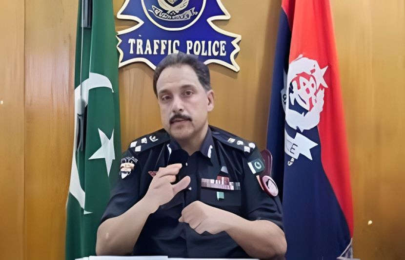 کراچی: ڈی آئی جی ٹریفک پر ای چالان، 10 ہزار روپے جرمانہ