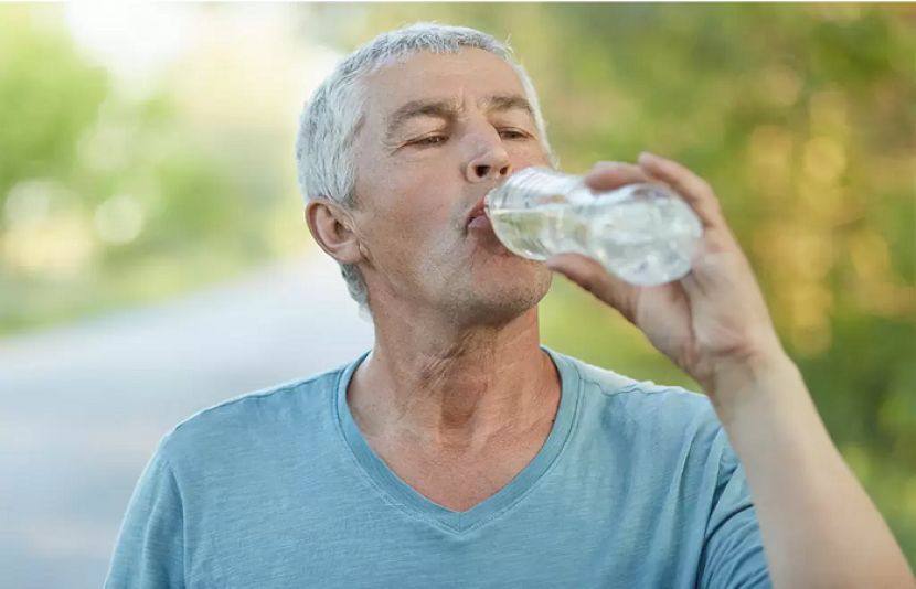 زیادہ پانی پینے سے جسم پر کیا اثرات مرتب ہوتے ہیں؟