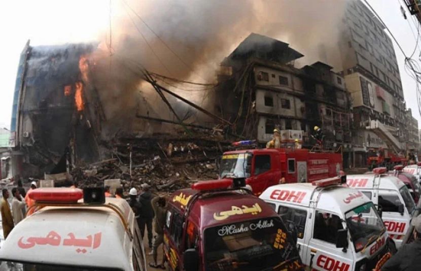 پاکستان کی شوبز انڈسٹری کی نامور شخصیات نے سانحہ گل پلازہ پر دکھ کا اظہار کرتے ہوئے متاثرہ خاندانوں کے ساتھ یکجہتی کا اظہار کیا ہے