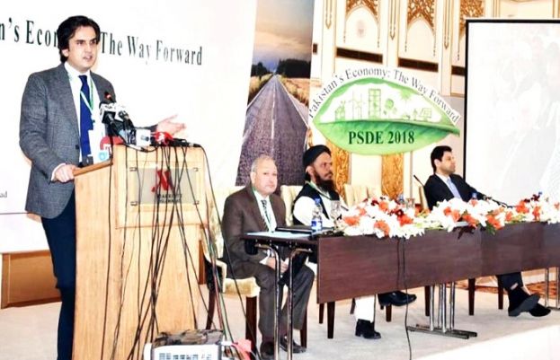 معاشی بحرانوں پر قابو پانے کے لئے کوششیں جاری ہیں: خسرو بختیار