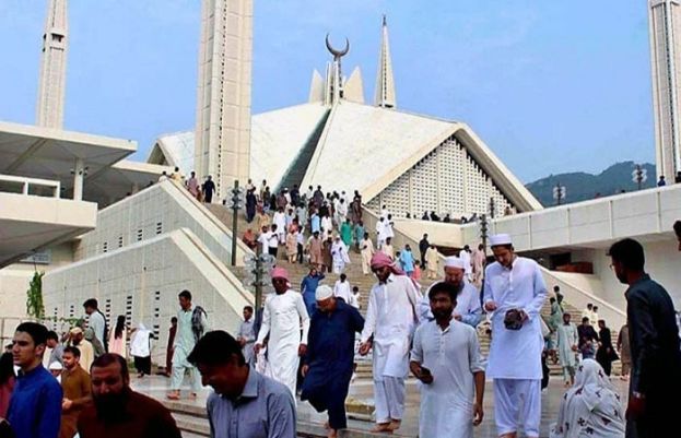ملک بھر میں عید الاضحیٰ مذہبی جوش و جذبے کے ساتھ منائی جا رہی ہے
