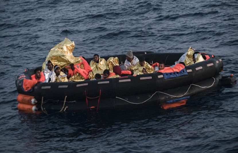 اٹلی کے ساحل پر تارکین وطن کی کشتی ڈوبنے سے درجنوں افراد ہلاک