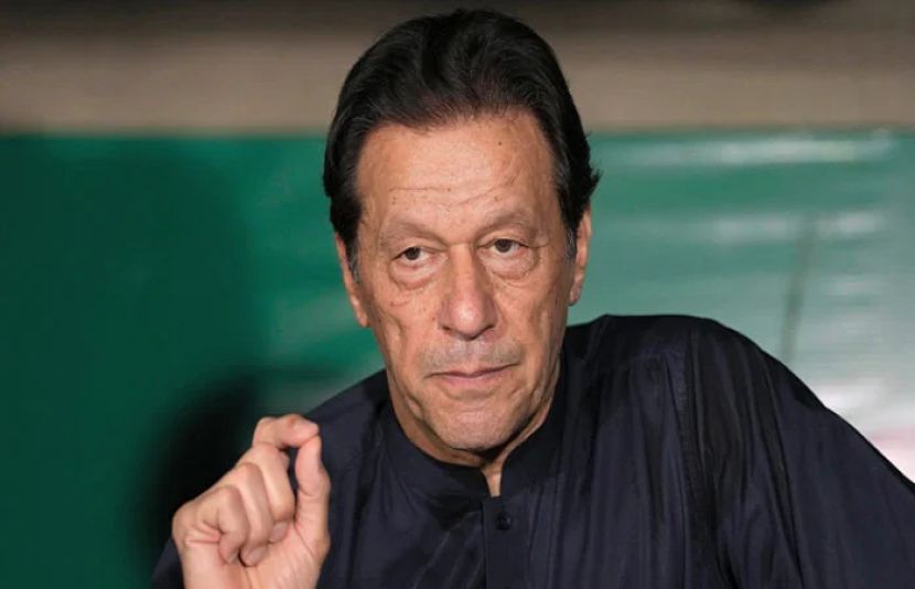پمز میں بانی پی ٹی آئی عمران خان کا آنکھوں کے علاج کے سلسلے میں فالو اپ طبی معائنہ کیا گیا