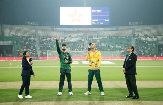 تیسرا ٹی 20: پاکستان کا جنوبی افریقا کیخلاف ٹاس جیت کر فیلڈنگ کا فیصلہ