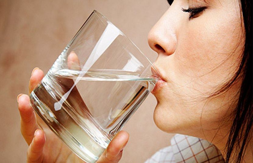 پانی  کو کم پینے کی عادت جان لیوا ہارٹ فیلیئر کا باعث بھی بن سکتی ہے۔